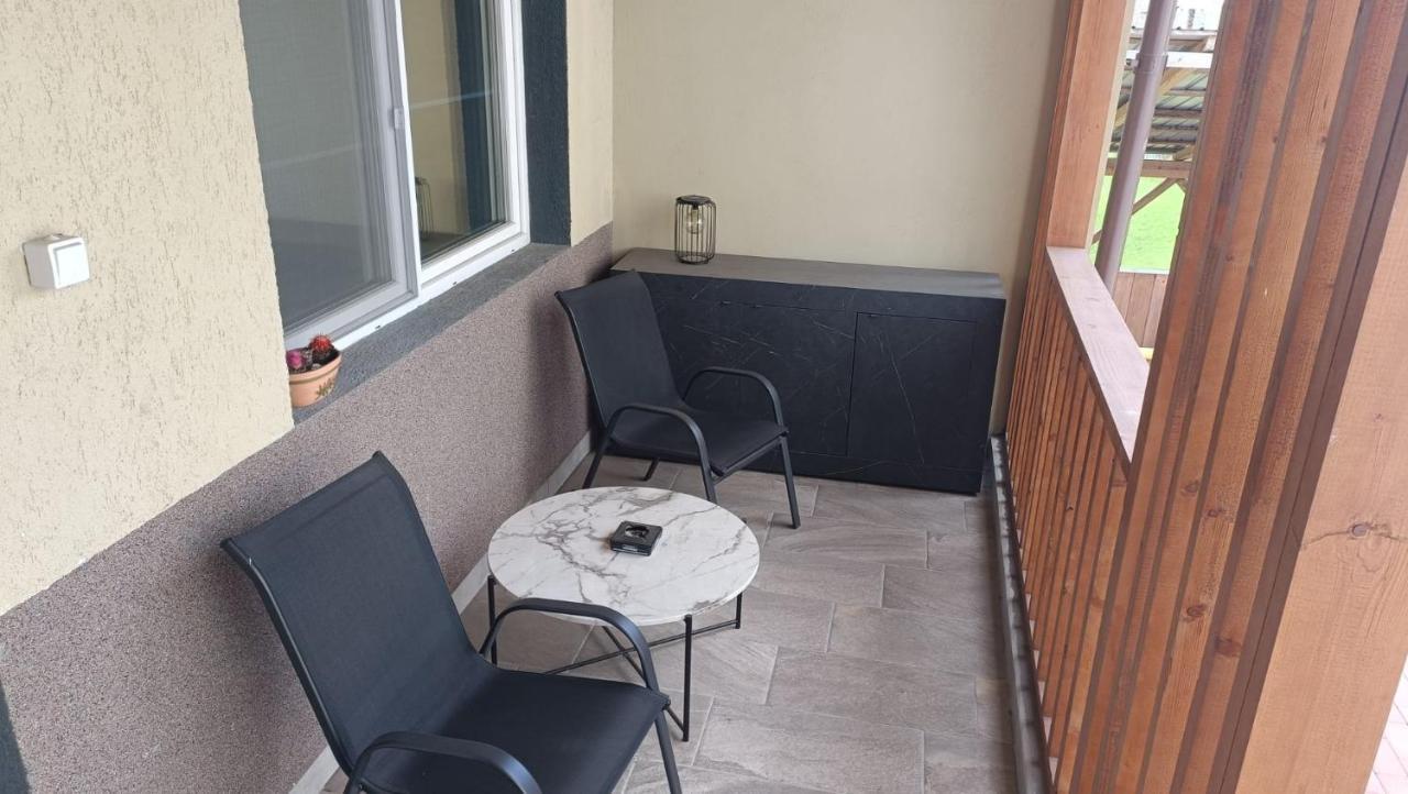 Újonnan épített, modern társasházi 2 szintes lakás Csíkszereda Kültér fotó