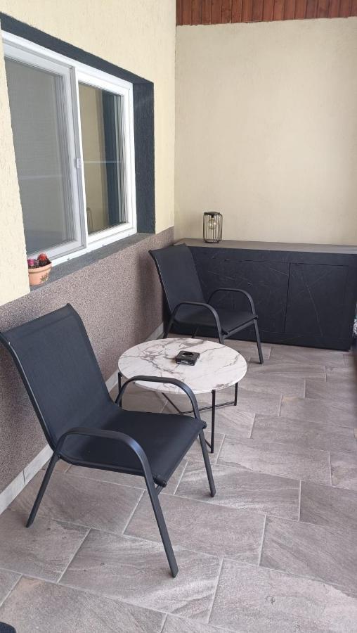 Újonnan épített, modern társasházi 2 szintes lakás Csíkszereda Kültér fotó