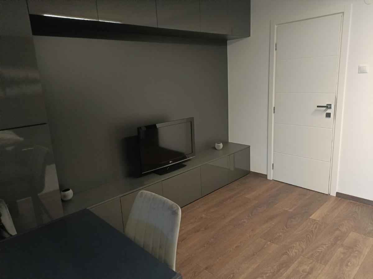 Újonnan épített, modern társasházi 2 szintes lakás Csíkszereda Kültér fotó